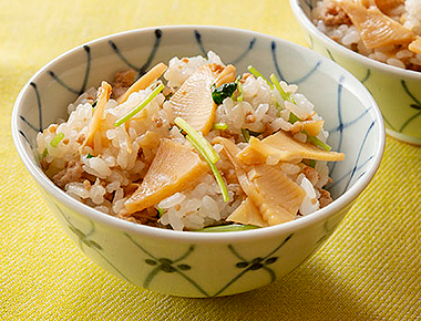 たけのこと鶏そぼろの混ぜご飯