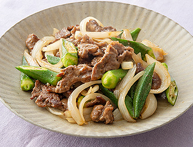 牛肉とオクラ、玉ねぎのオイスターソース炒め