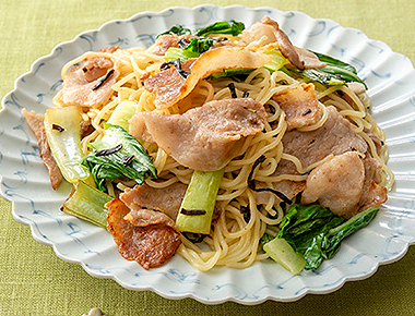 豚肉とチンゲンサイの塩昆布焼きそば