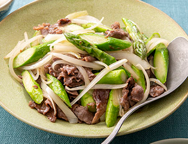 アスパラと牛肉の塩バター炒め