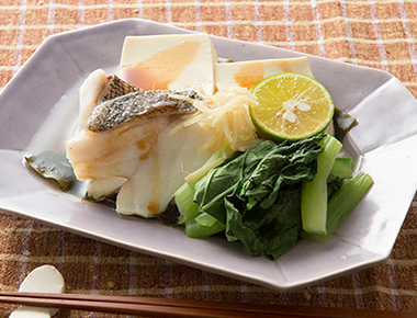 たらと豆腐、小松菜の酒蒸し