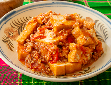 トマトと厚揚げ、ひき肉の炒めもの