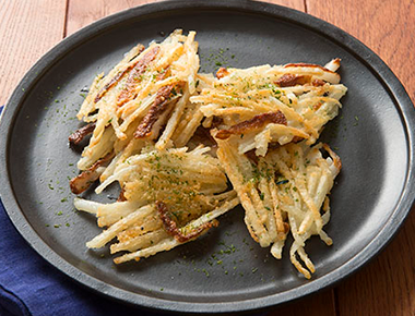 じゃがいもとちくわの青のりチーズガレット